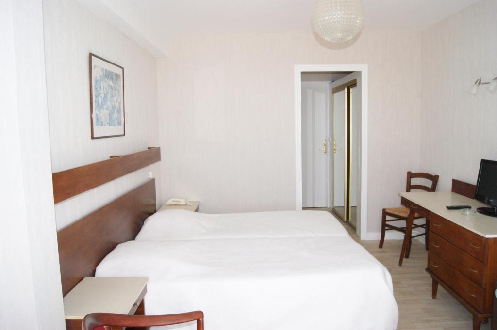 Les Embruns Hotel Royan Room photo