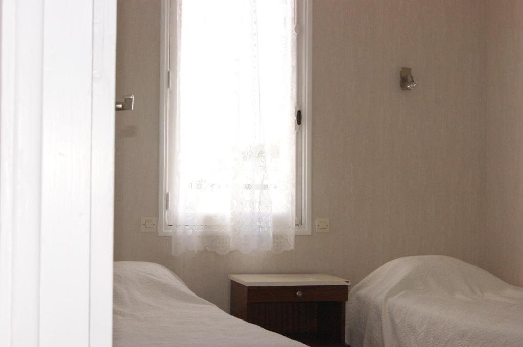 Les Embruns Hotel Royan Room photo