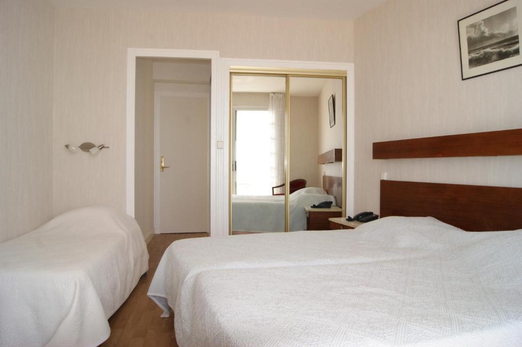 Les Embruns Hotel Royan Room photo