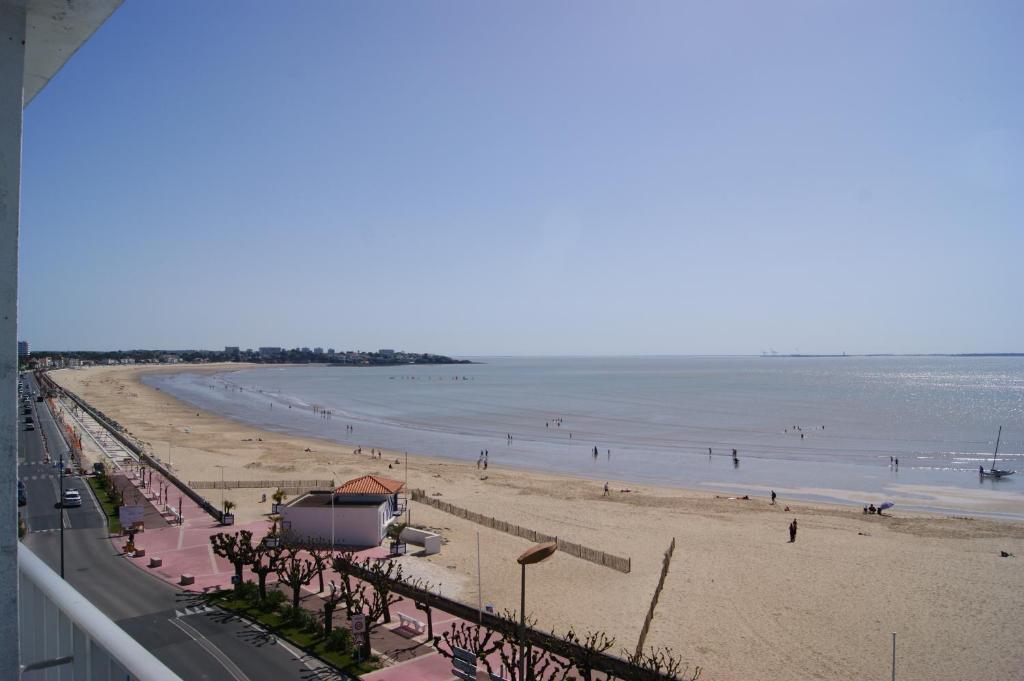 Les Embruns Hotel Royan Room photo