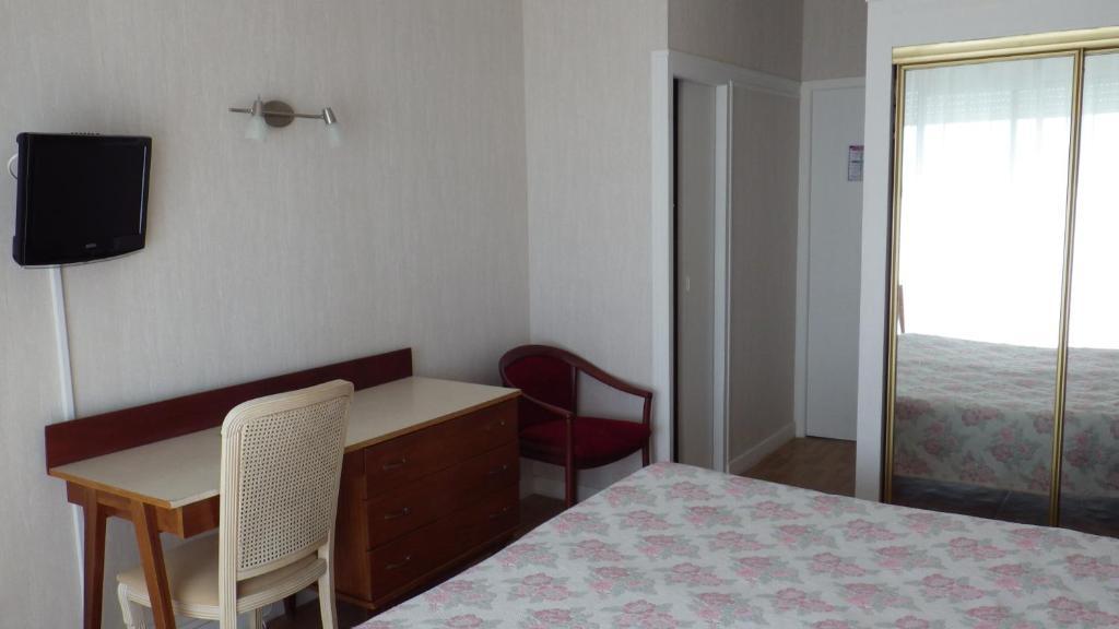 Les Embruns Hotel Royan Room photo